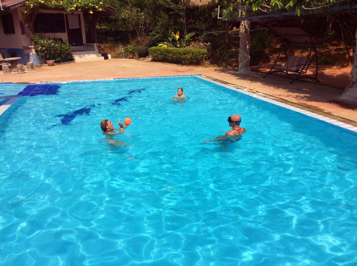Big Elk Steak House - Homestay Trat Exterior foto